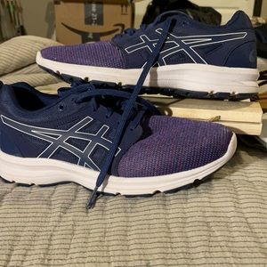 Asics size 8, women’s.